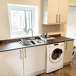 Douglas House, Near Hospital, Attractive And Comfy 2 Bedroom House With Enclosed Yard To Rear