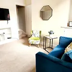 Douglas House, Near Hospital, Attractive And Comfy 2 Bedroom House With Enclosed Yard To Rear